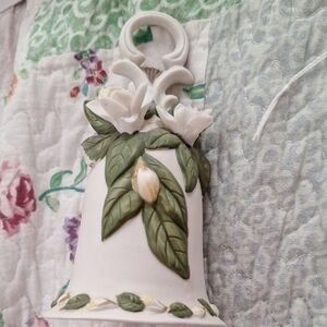 "Bernini" Seymore Mann Decorative MAGNOLIA Bell